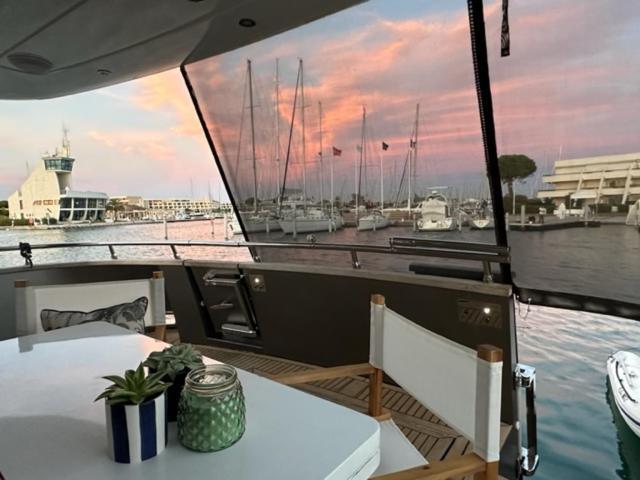 Hotel Motoryacht 21 Avec Equipage Barcelona Exteriér fotografie
