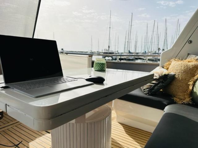 Hotel Motoryacht 21 Avec Equipage Barcelona Exteriér fotografie