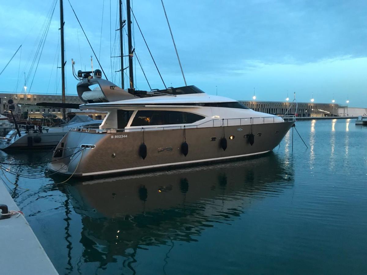 Hotel Motoryacht 21 Avec Equipage Barcelona Exteriér fotografie