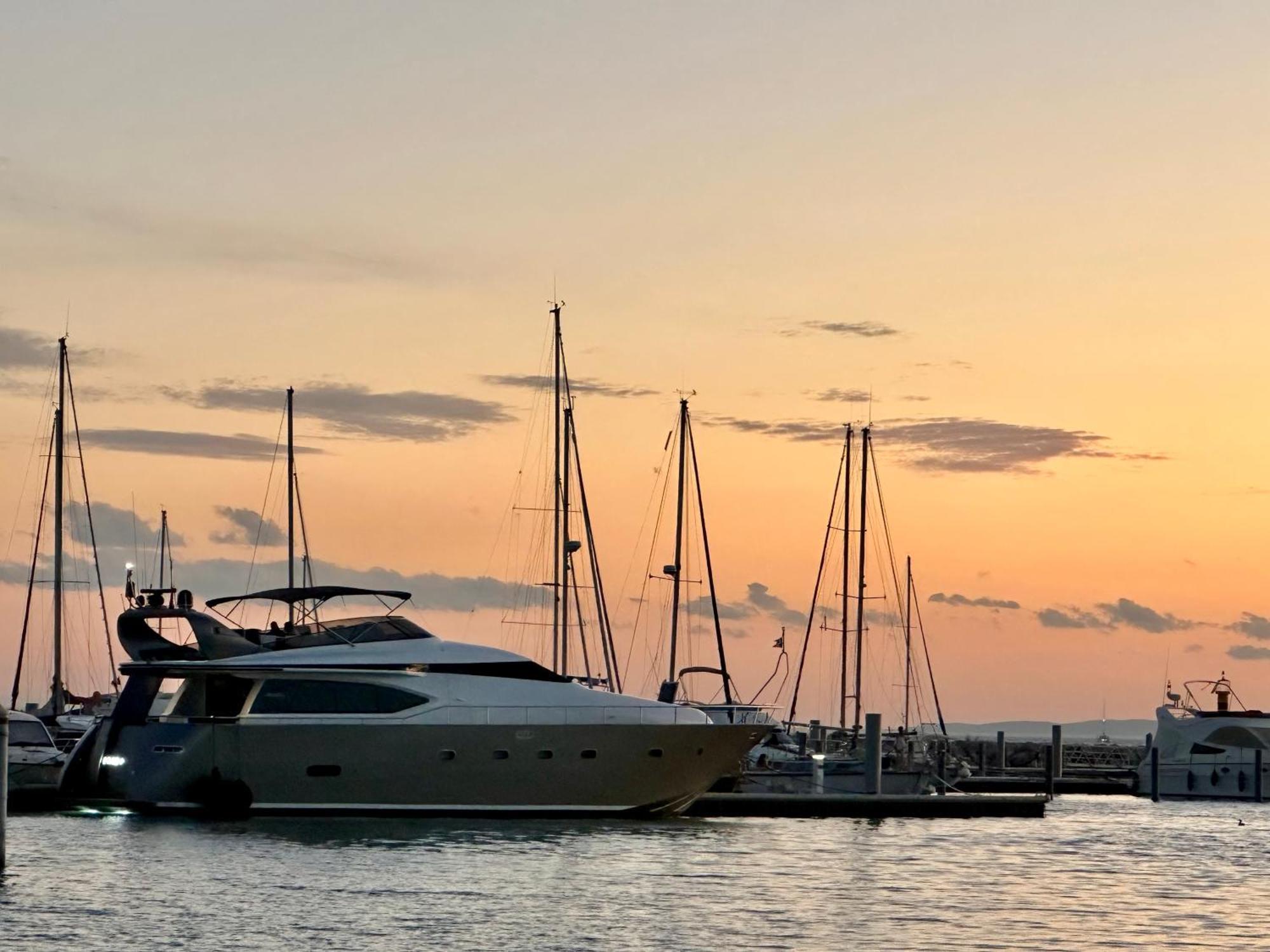Hotel Motoryacht 21 Avec Equipage Barcelona Exteriér fotografie